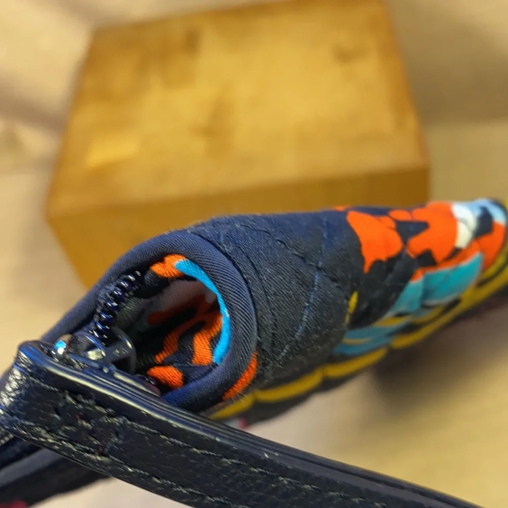 NWOT Vera Bradley wallet w/wrist leash - Picture 5 of 16